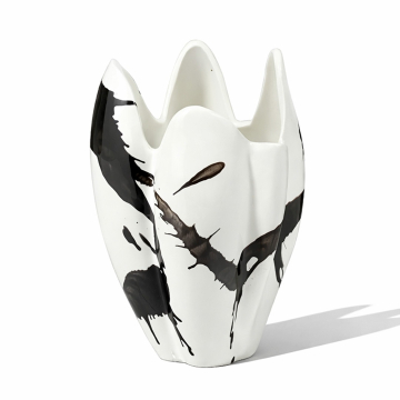 MONOCHROME VASE 2