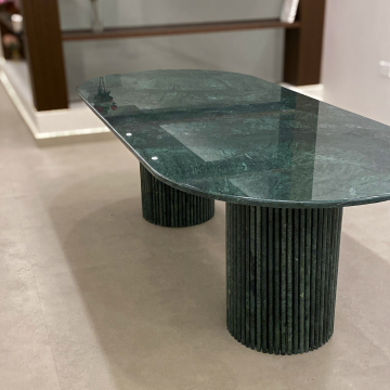 UNICA DINING TABLE