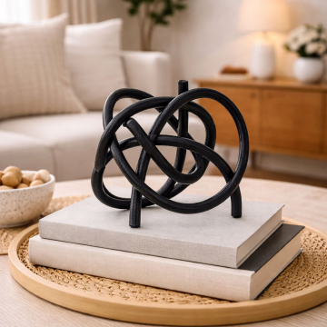 Black meteor thread cluster