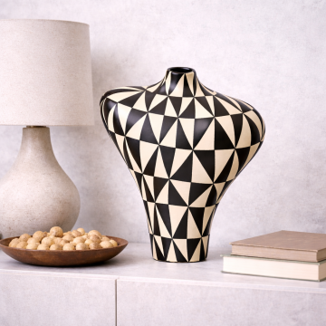 GEOMETRIC VASE 1